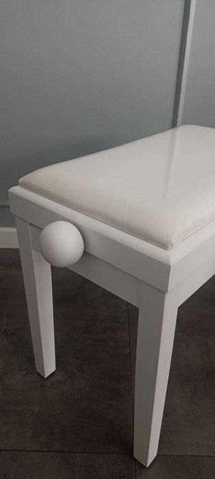 Ława stołek do pianina, fortepianu biały mat siedzisko 55x32 cm OPIS