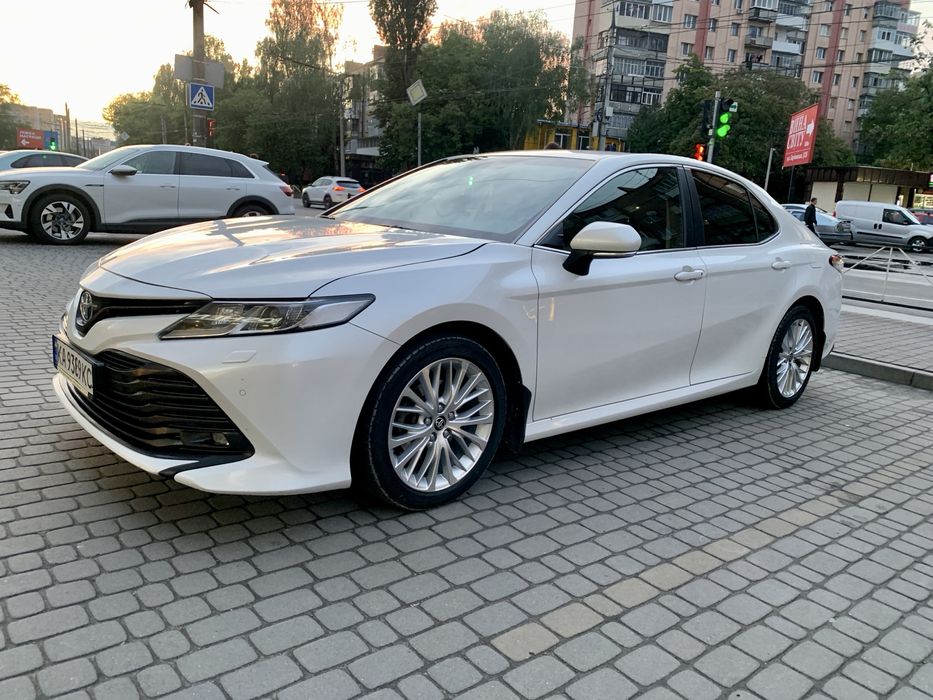 Toyota Camry Official  комплектація Elegant