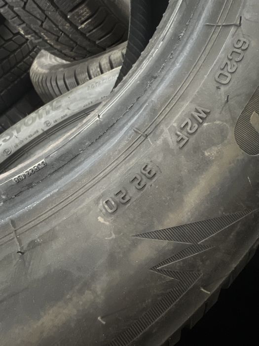 Шини б/у зимові 205/60 16 Bridgestone LM 001