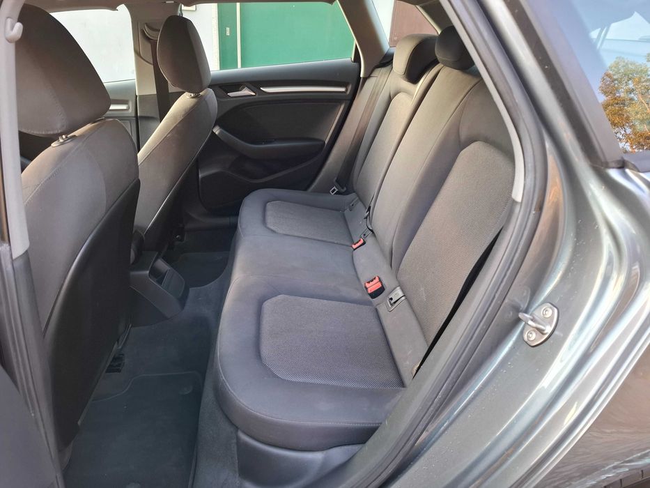 Audi A3 Sportback 1.6 TDI Design 135 Mil Kms Nacional de 2017/10