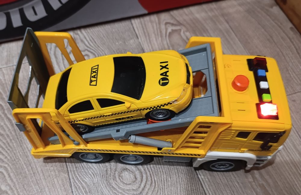 Машинка-евакуатор інерційна