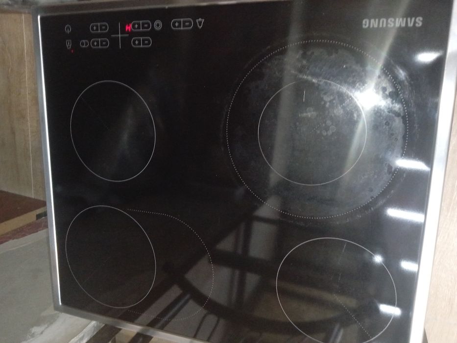 Керамічна  варочна поверхня samsung