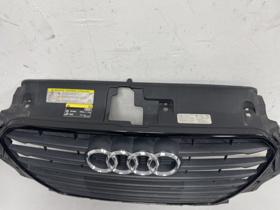 Решітка переднього бампера (радіатора) AUDI А3 8V 2012-2016