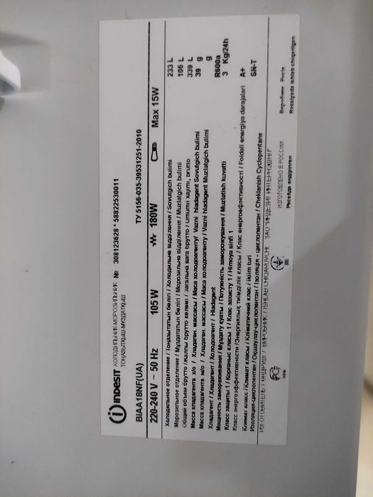 Продам холодильник Indesit BIAA 18 NF (UA) у хорошому робочому стані