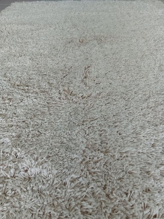 Tapete bege pêlo alto