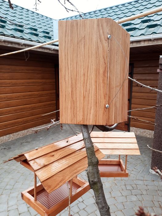 Годівниця для дрібних зимуючих птахів