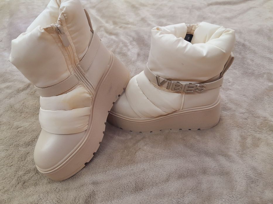 Kremowe buty na platformie 38 vibes