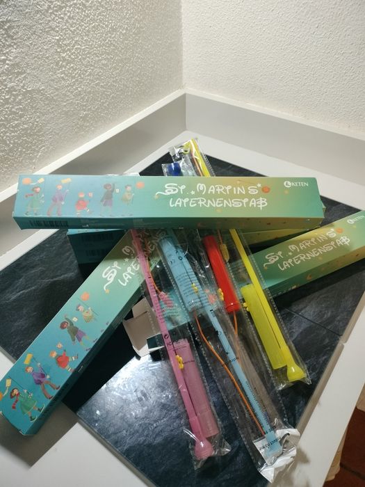Varinhas iluminadas para balões dos Santos Populares