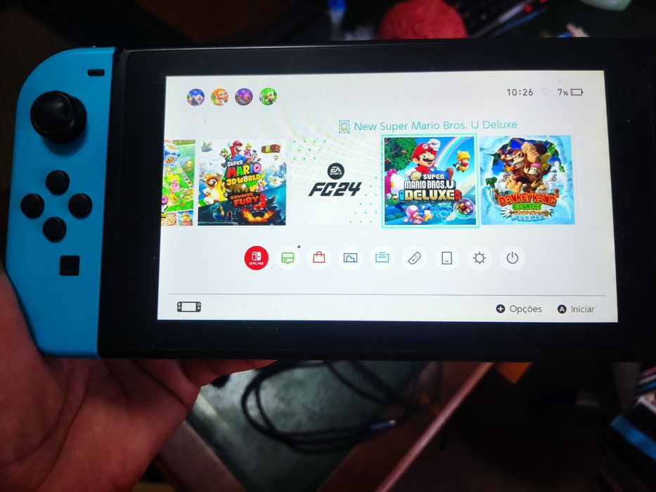 Consola Nintendo Switch em ótimo estado, com todos os acessórios.

- Inclui base de carregamento.
- Joy-Cons nas cores azul e cinza.
- Ca