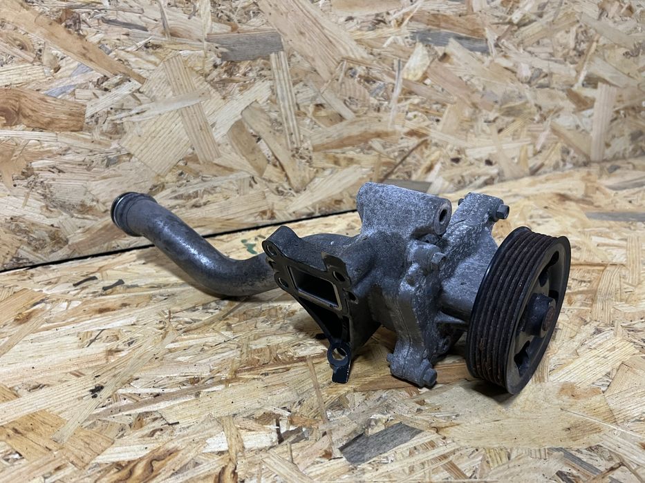 Помпа водяная Nissan Rogue 14-20 с корпусом 210103TA0B