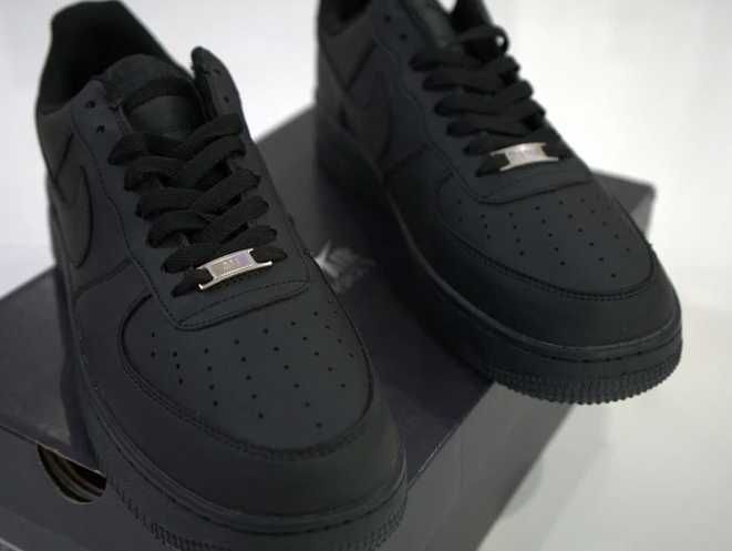 Buty sportowe męskie Nike Air Force 1 07 czarny 46