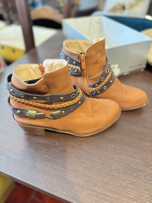 Botas castanhas salto alto 4 cm número 39