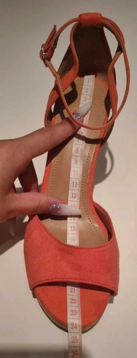 H&M sandały na konturnie nowe