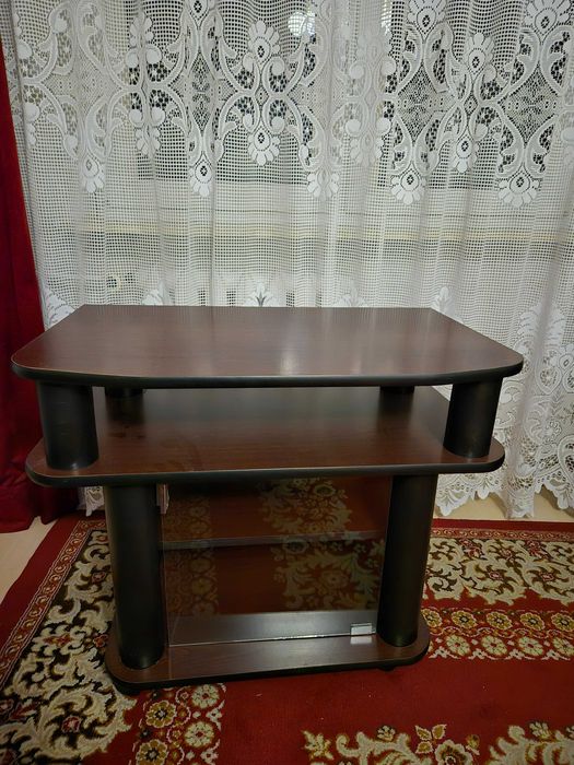 Stolik pod telewizor.