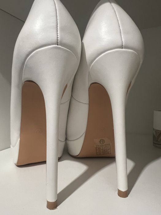 Sapato de salto alto