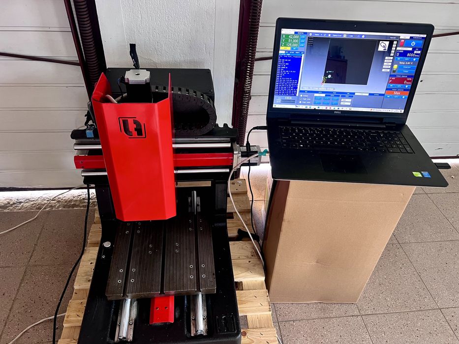 Frezarka CNC, rama żeliwna ,laptop ,program do sterowania ,