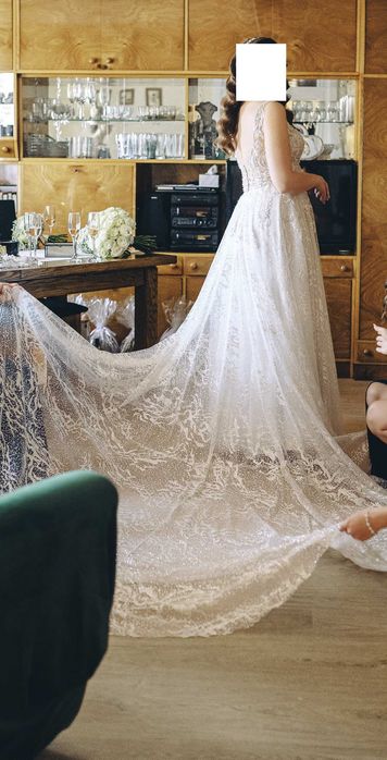 suknia ślubna błyszcząca