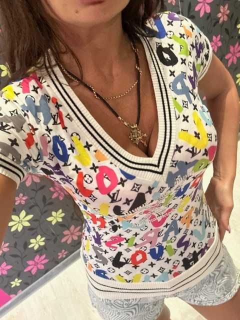 Белая новая футболка