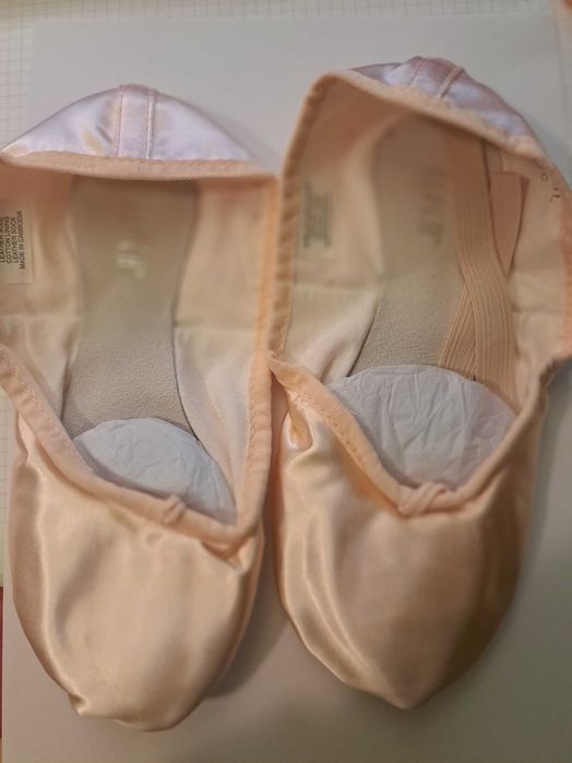 Baleriny - buty do baletu.