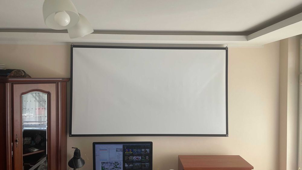 Ekran projekcyjny 203 cm ze statywem i torbą do przenoszenia