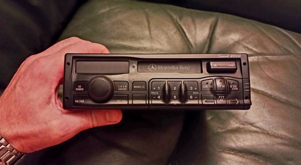 Rádio Cassette Mercedes-Benz Clássico