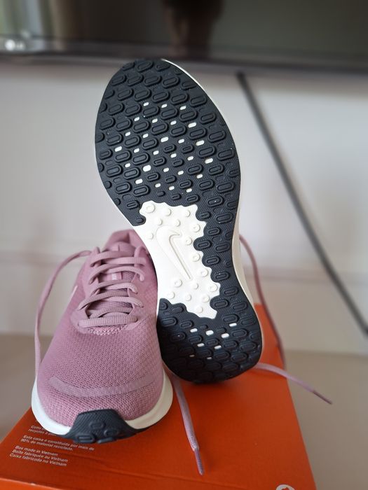 Nike Revolution 7