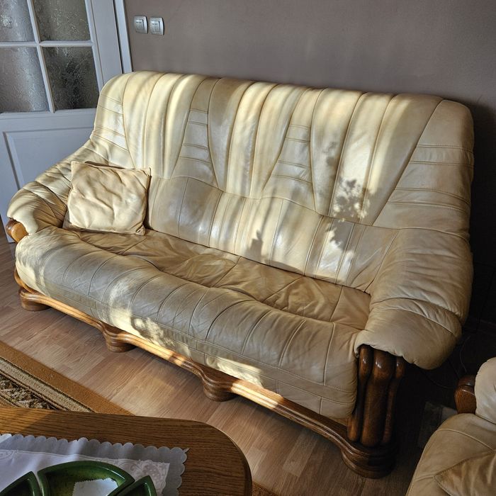 Elegancki komplet mebli wypoczynkowych – skóra + lite drewno