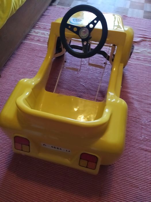 Carrinho a pedais antigo, marca Injusa