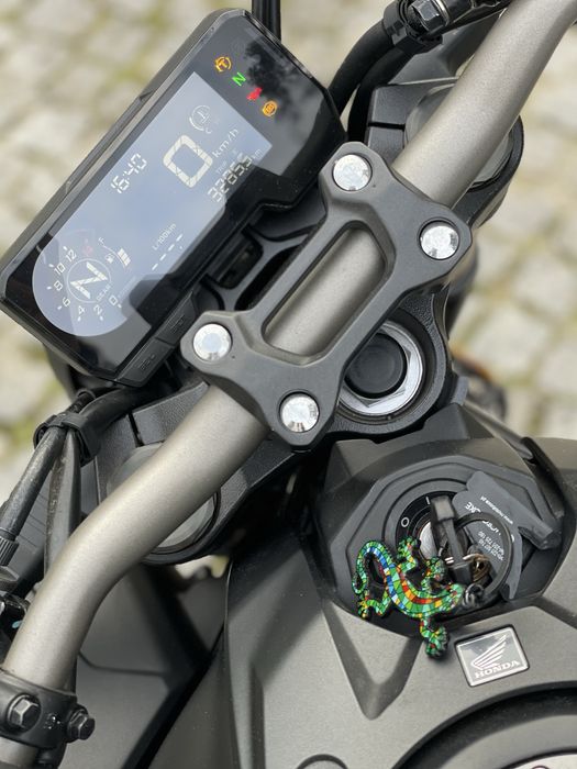Honda CB650R 2021 – Como Nova + Extras