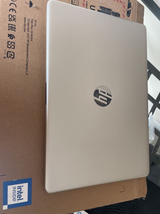 Laptop Lenowo kolor zloty