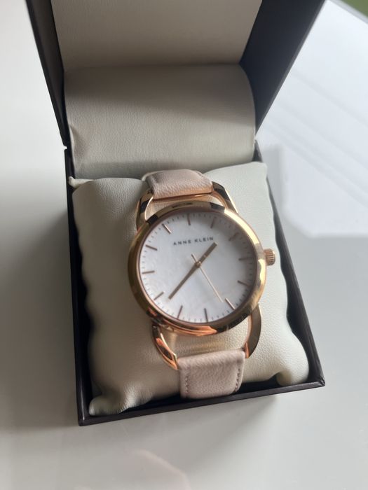 Годинник Anne Klein