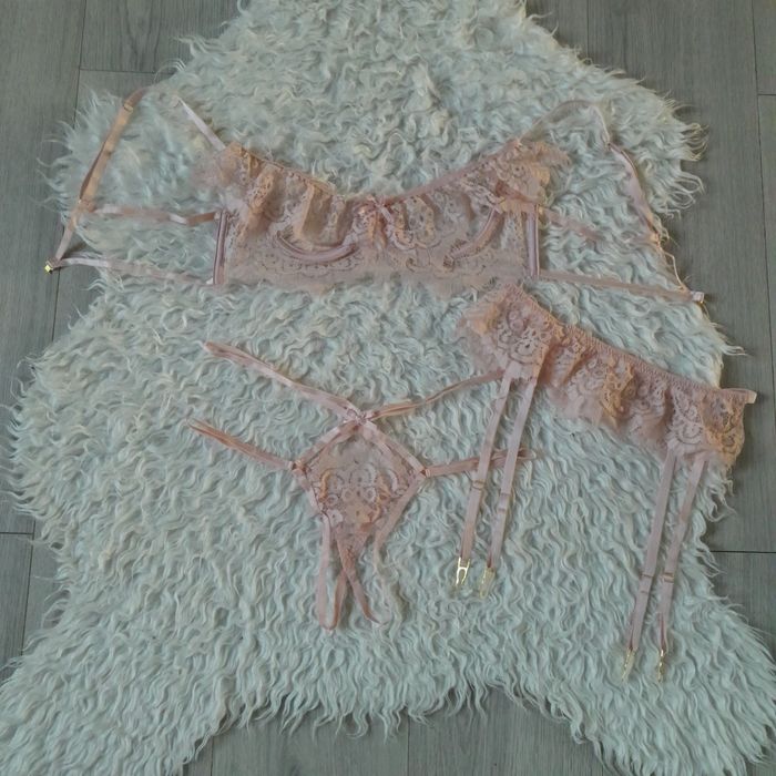 Ніжна еротична білизна