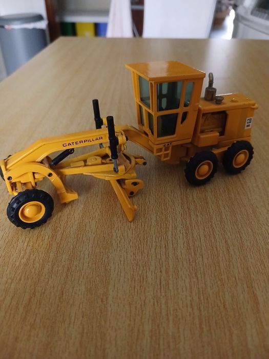 Joal No. 217 - Niveladora Caterpillar 1/50