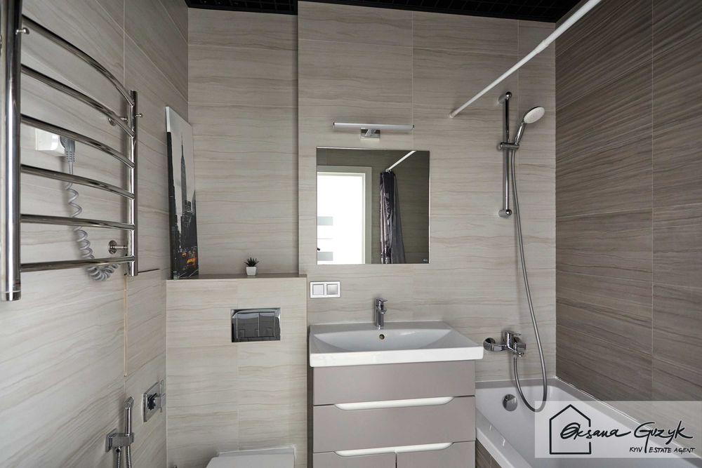 Продаж квартири 45 кв.м. (2 кімнати) ЖК Комфорт Таун, Регенераторна 4, корпус 3, 8-й під'їзд