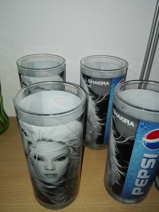 Quatro copos Pepsi( Shakira) para coleção