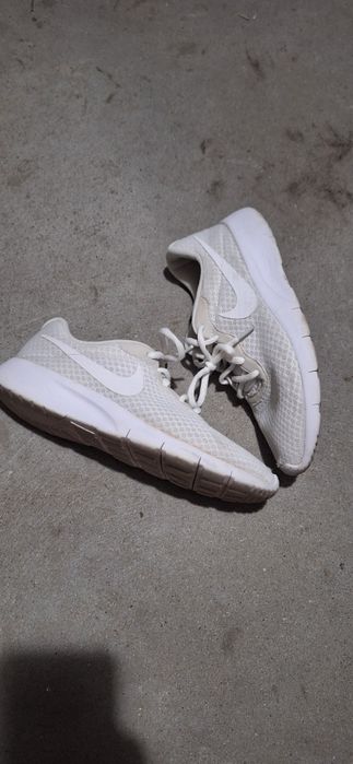 Buty nike tanjun biale 38,5 24,5cm do biegania na rower