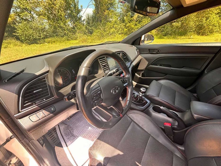 Hyundai Elantra Sport      2017