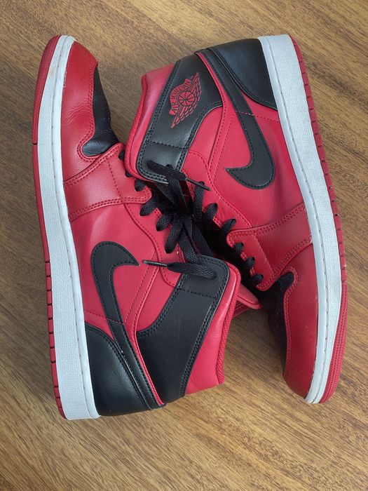 Air jordan 1 mid reverse bred