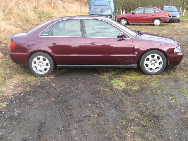 Audi a4 1997r 2598cm na czesci benzyna