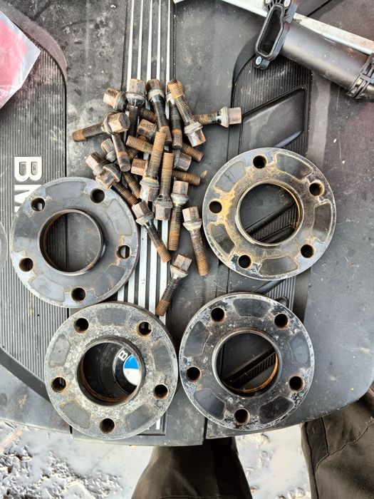 Dystanse BMW E90 E91 E92 E93 E87 E81 E82 E88 Śruby Komplet 15/20mm Wys