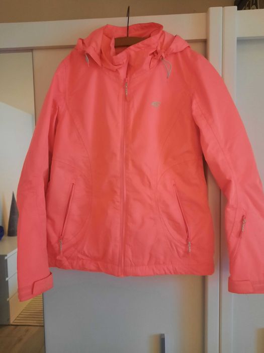 Ładna kurtka damska na narty