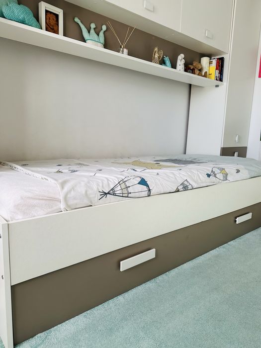 Cama juvenil com moveis arrumacao e opcao de acrescentar mais uma cama