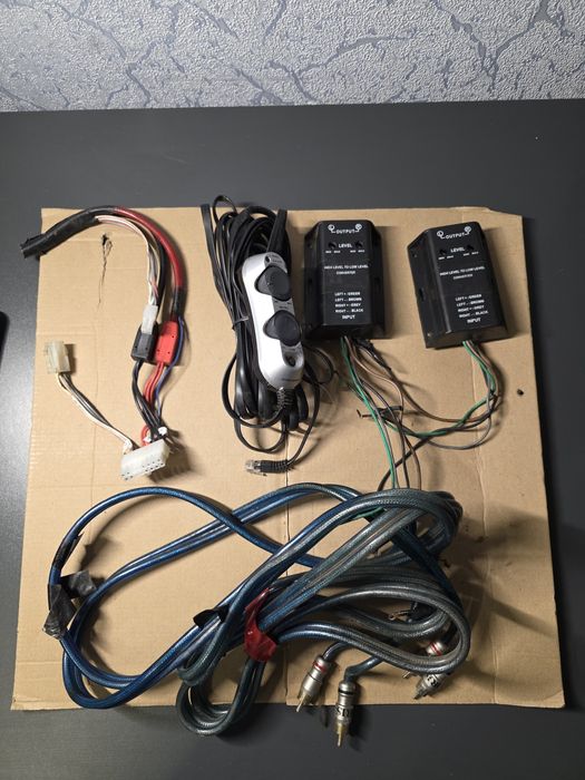 Активний, компактний сабвуфер STEEL MATE