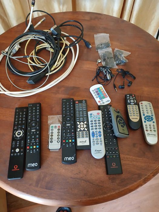 Lote de artigos eléctricos e eletrónicos