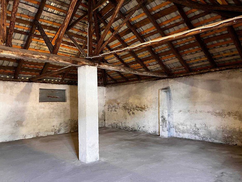 Здається в оренду ряд складських приміщень в районі Літака