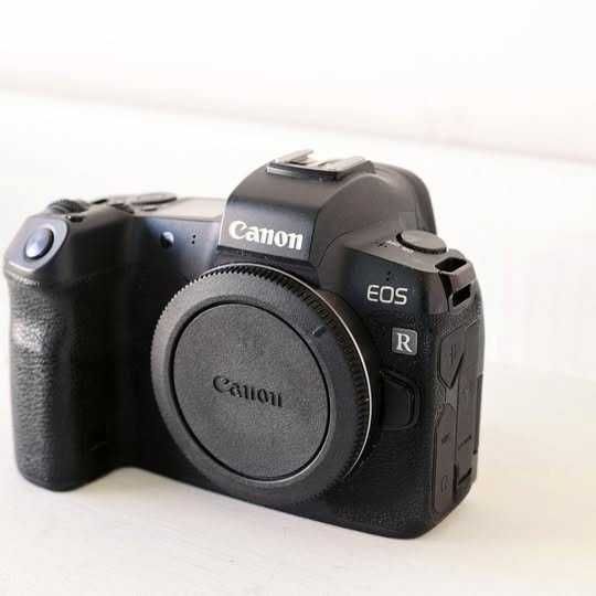 Canon R, resolução30 megapixel, mais objetiva 24-105 IS