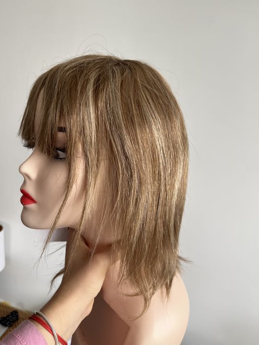 Peruka wlosy naturlane z grzywka pasemka