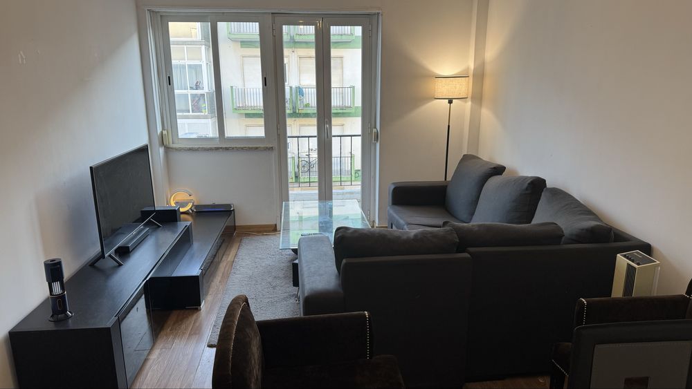 Arrenda-se quarto casal no centro de corroios.