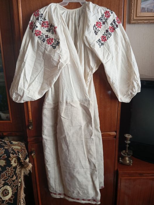 Плаття старинне вишите