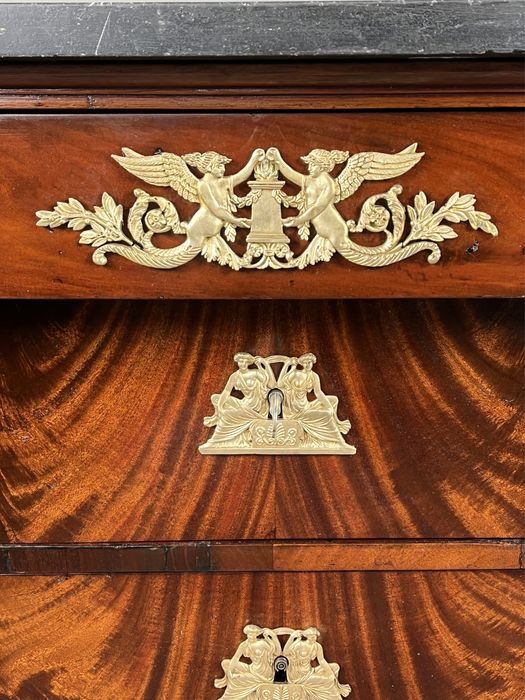 Антикварний комод в стилі Ампір